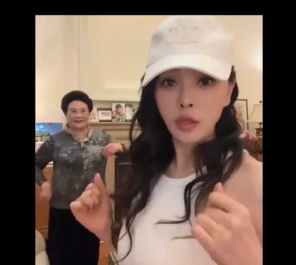 【热搜】伊能静与婆婆跳舞，着运动背心，身材爆表!-爱乐享资源网