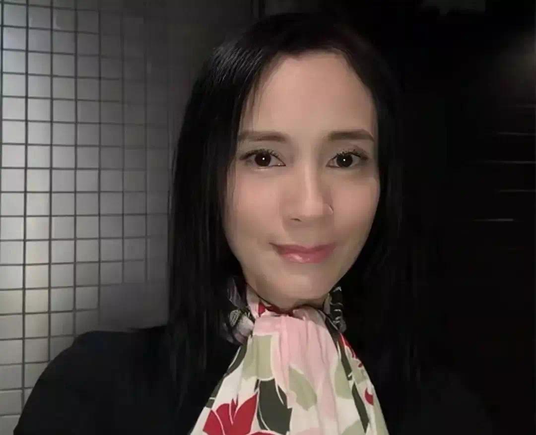 【资讯】知名女星自曝：遭公司无情解雇！-爱乐享资源网