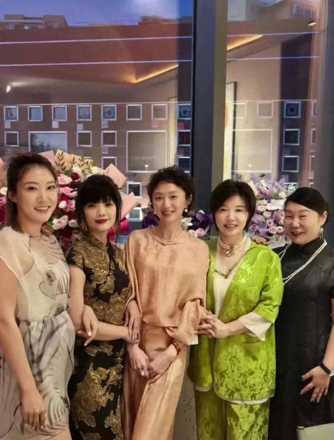 【资讯】许亚军妻子张澍 庆祝48岁生日，老公许亚军未现身-爱乐享资源网