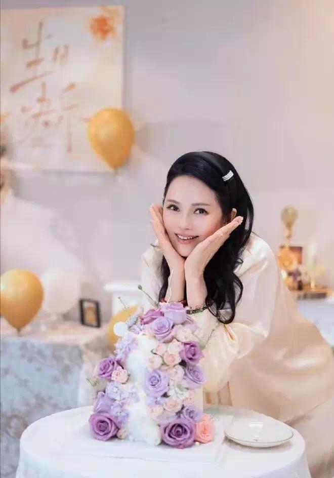 【资讯】秦昊为伊能静庆祝57岁生日，称自己“老女孩”-爱乐享资源网