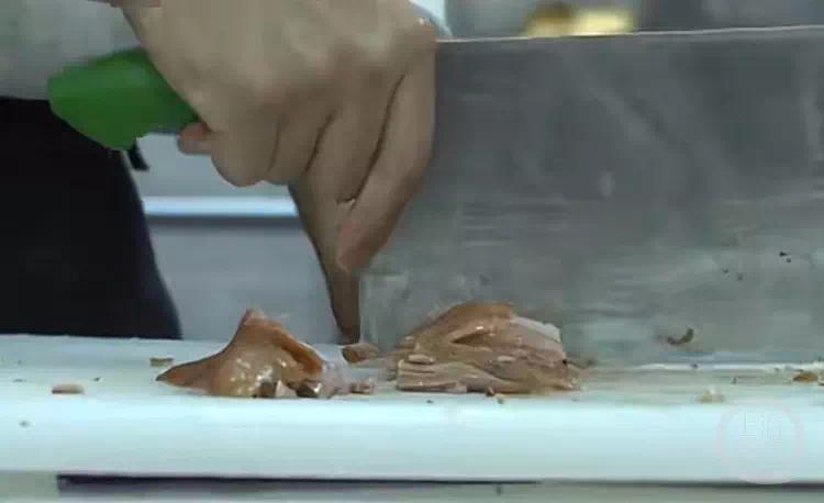 【资讯】重庆荣昌食堂五一迎客6.7万人次！00后剁鹅小哥-爱乐享资源网