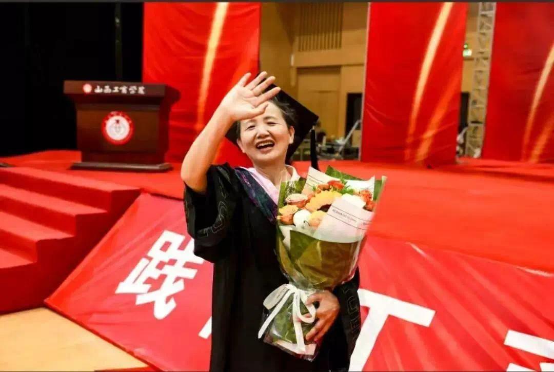 【资讯】55岁阿姨大学毕业：是旧梦重圆，也是新的开始-爱乐享资源网