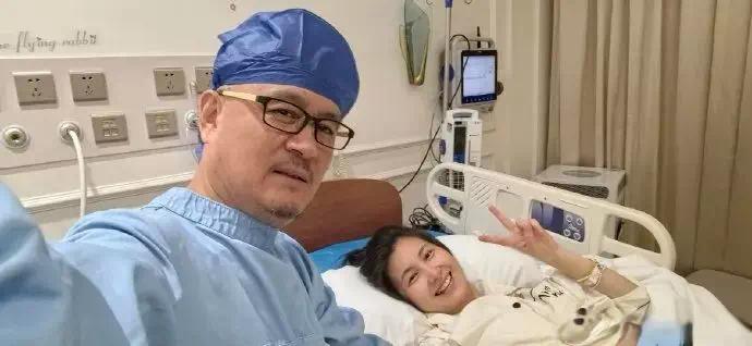 【资讯】58岁歌手“光头”李进透露与小25岁妻子生子-爱乐享资源网