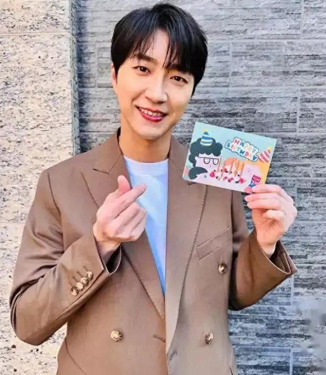 【资讯】江宏杰36岁生日晒娃，小小杰和小爱酱长大了-爱乐享资源网