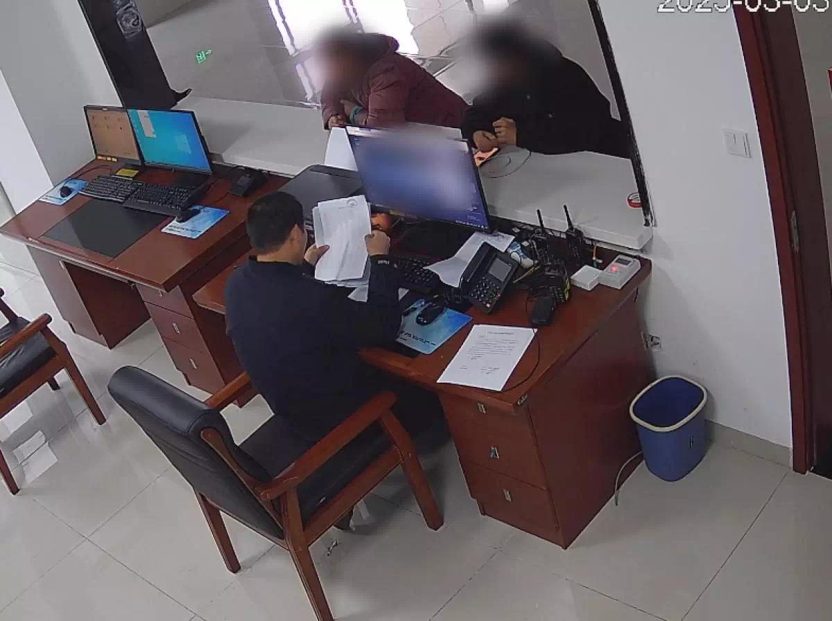 【资讯】13岁男孩花光全家4.3万积蓄，充值游戏、买手机送同学-爱乐享资源网